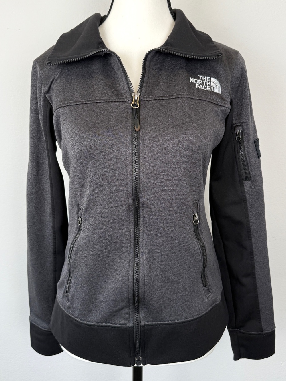 The North Face Size Small Black/Gray Thermal Jacket